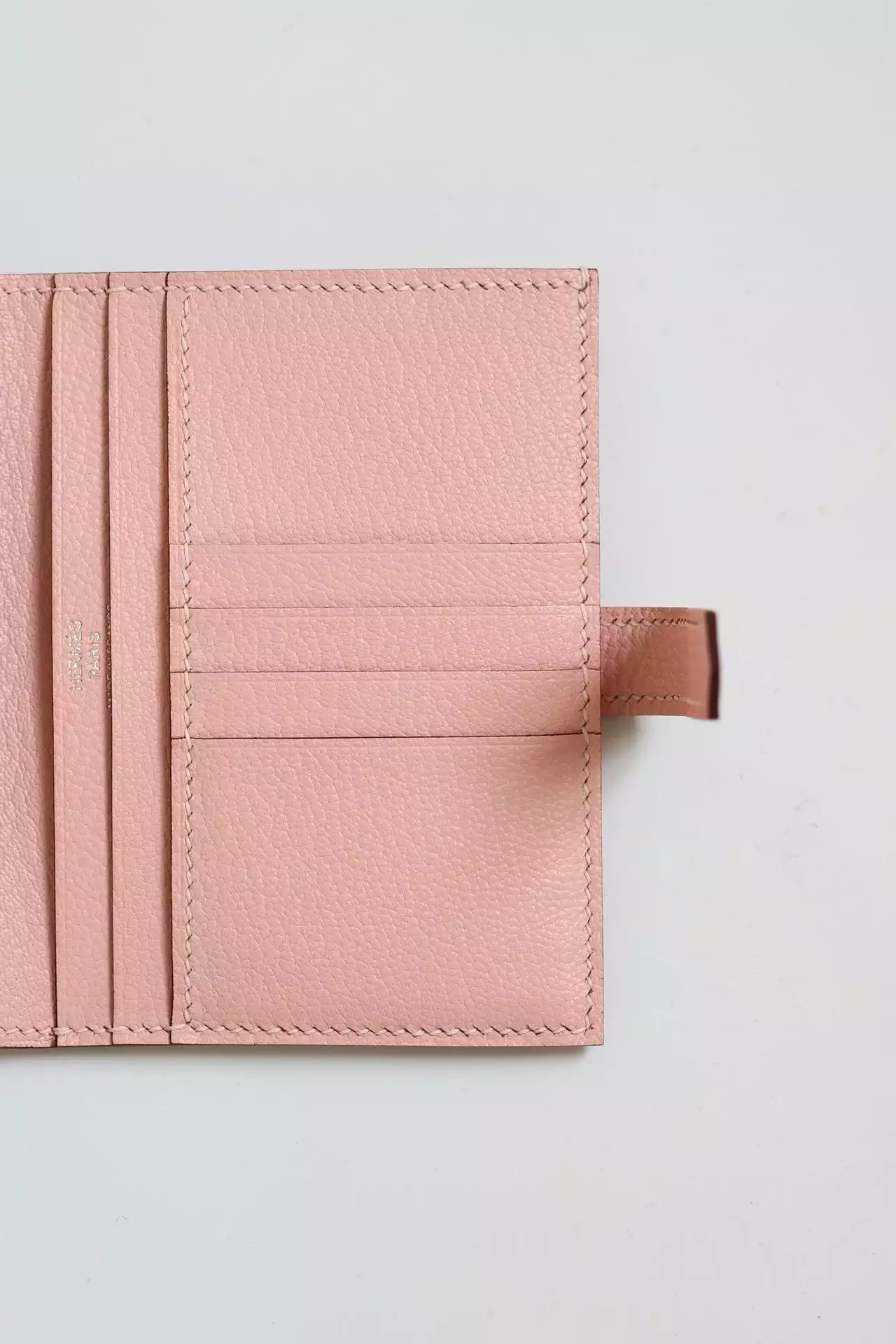Hermes Bearn Compact Handmade Wallet in Rose Sakura Chevre Mysore Goatskin – HW150