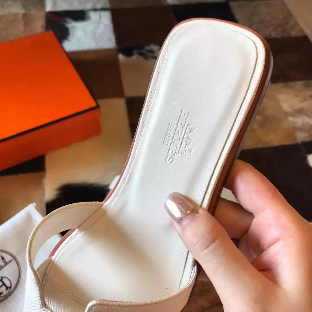 HERMES ORAN SLIDE SANDALS IN BETON EPSOM CALFSKIN – HMSD065