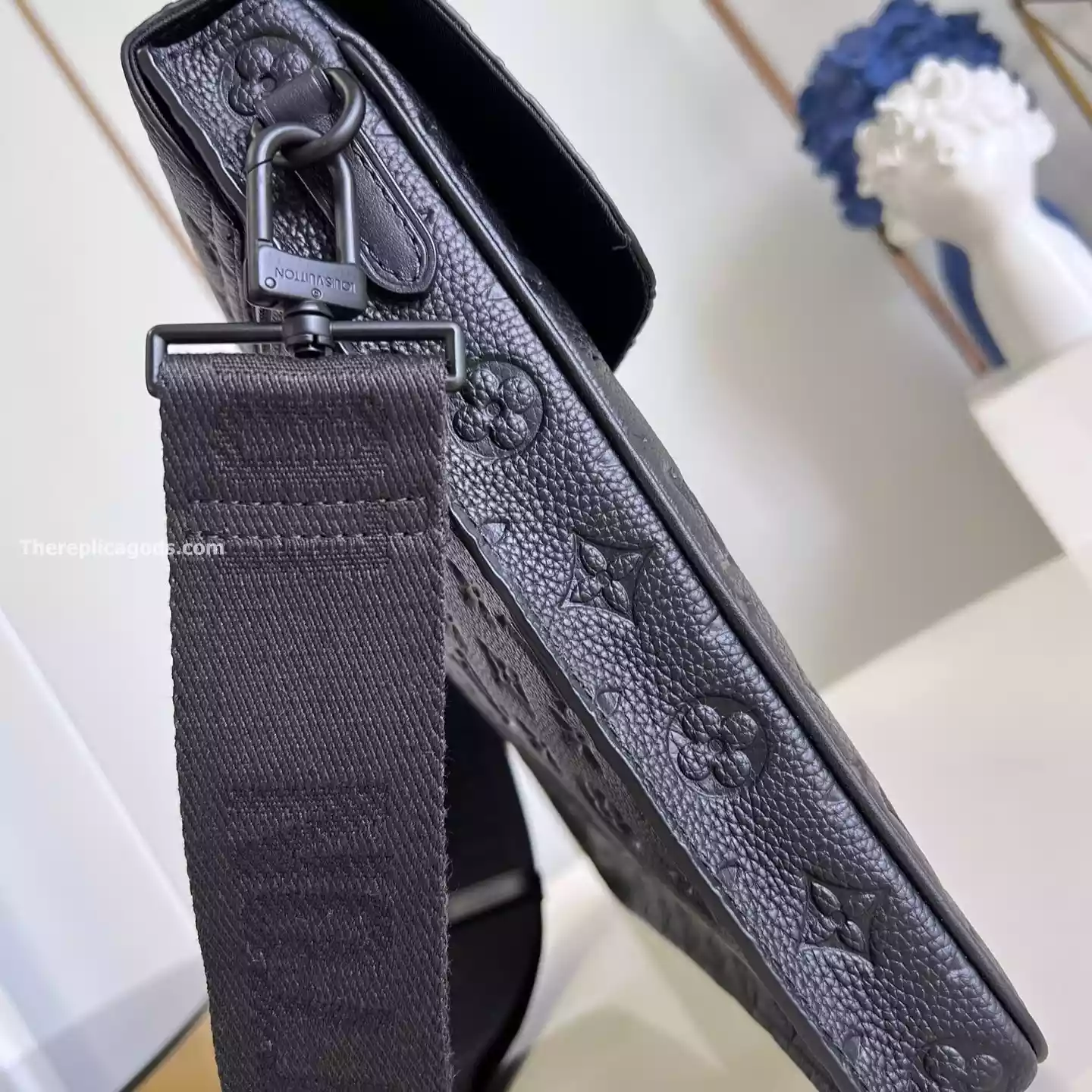 S LOCK BRIEFCASE MONOGRAM TAURILLON LEATHER M20835 – LW331