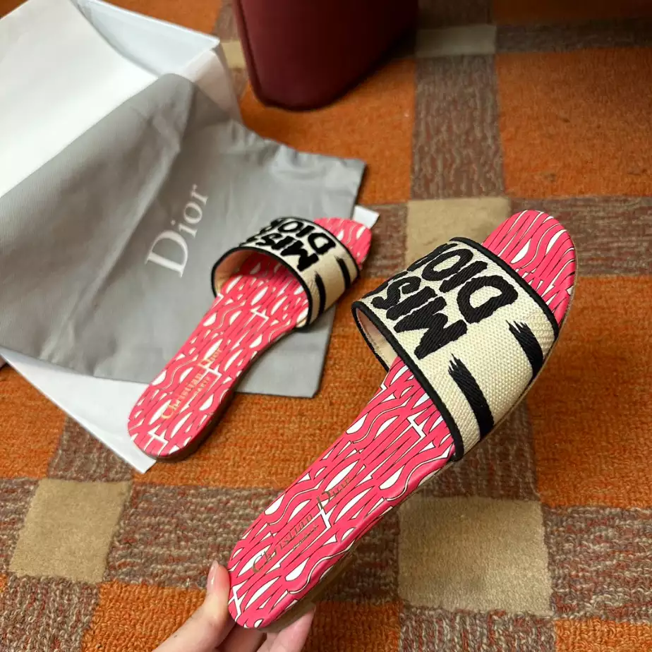 DIOR DWAY SLIDE – DS027