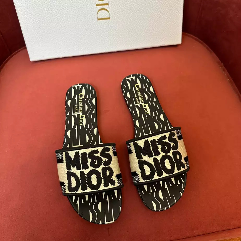 DIOR DWAY SLIDE – DS030