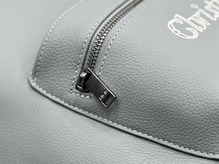 DIOR RIDER BACKPACK GRAY GRAINED CALFSKIN WTIH “CHRISTIAN DIOR 1947” SIGNATURE – DIO023