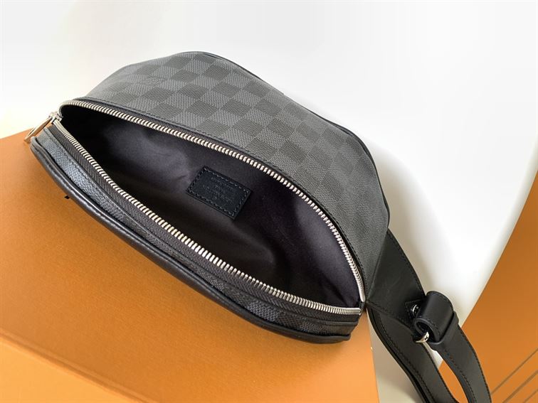 LOUIS VUITTON DISCOVERY BUMBAG DAMIER GRAPHITE – LVB065