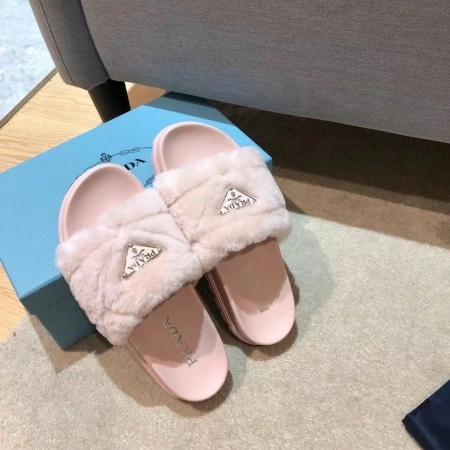 PRADA WOMEN’S SLIDES IN PINK SHEARLING – PSD086