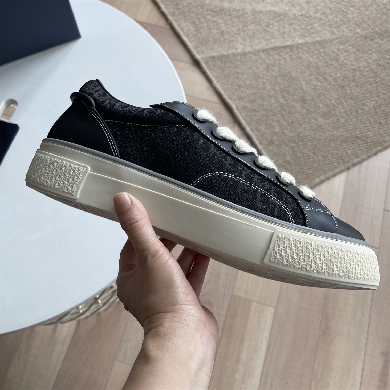 DIOR B33 SNEAKER BLACK SMOOTH CALFSKIN AND DIOR OBLIQUE JACQUARD – DO129