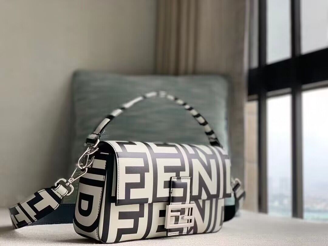 FENDI BAGUETTE TWO TONE LEATHER FENDI BY MARC JACOBS BAG – F045