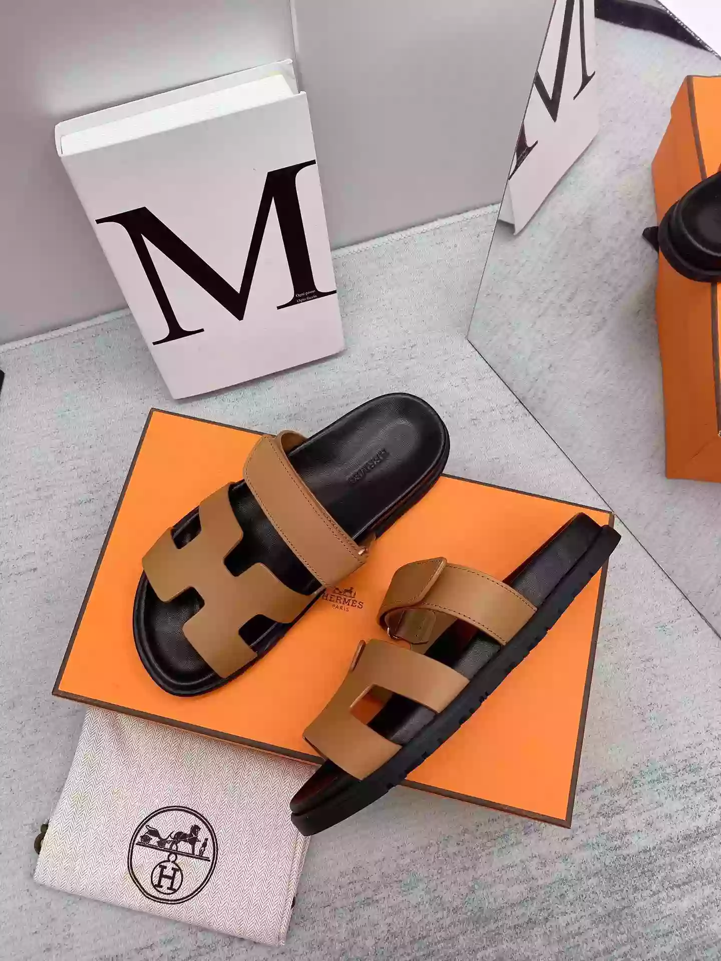 HERMES MEN’S CHYPRE SANDALS IN BROWN CALFSKIN – HMSD006