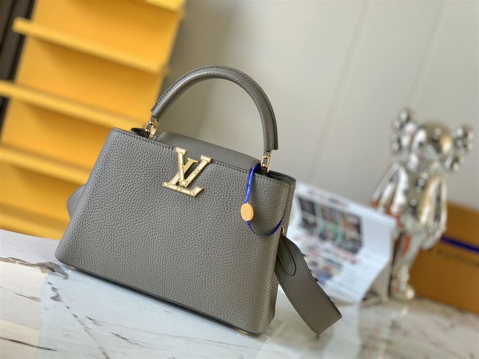 LOUIS VUITTON CAPUCINES BB – LW043