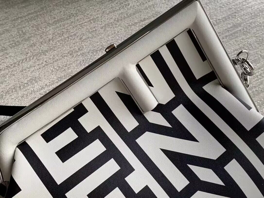 FENDI FIRST MIDI TWO TONE NAPPA LEATHER FENDI BY MARC JACOBS BAG – F044