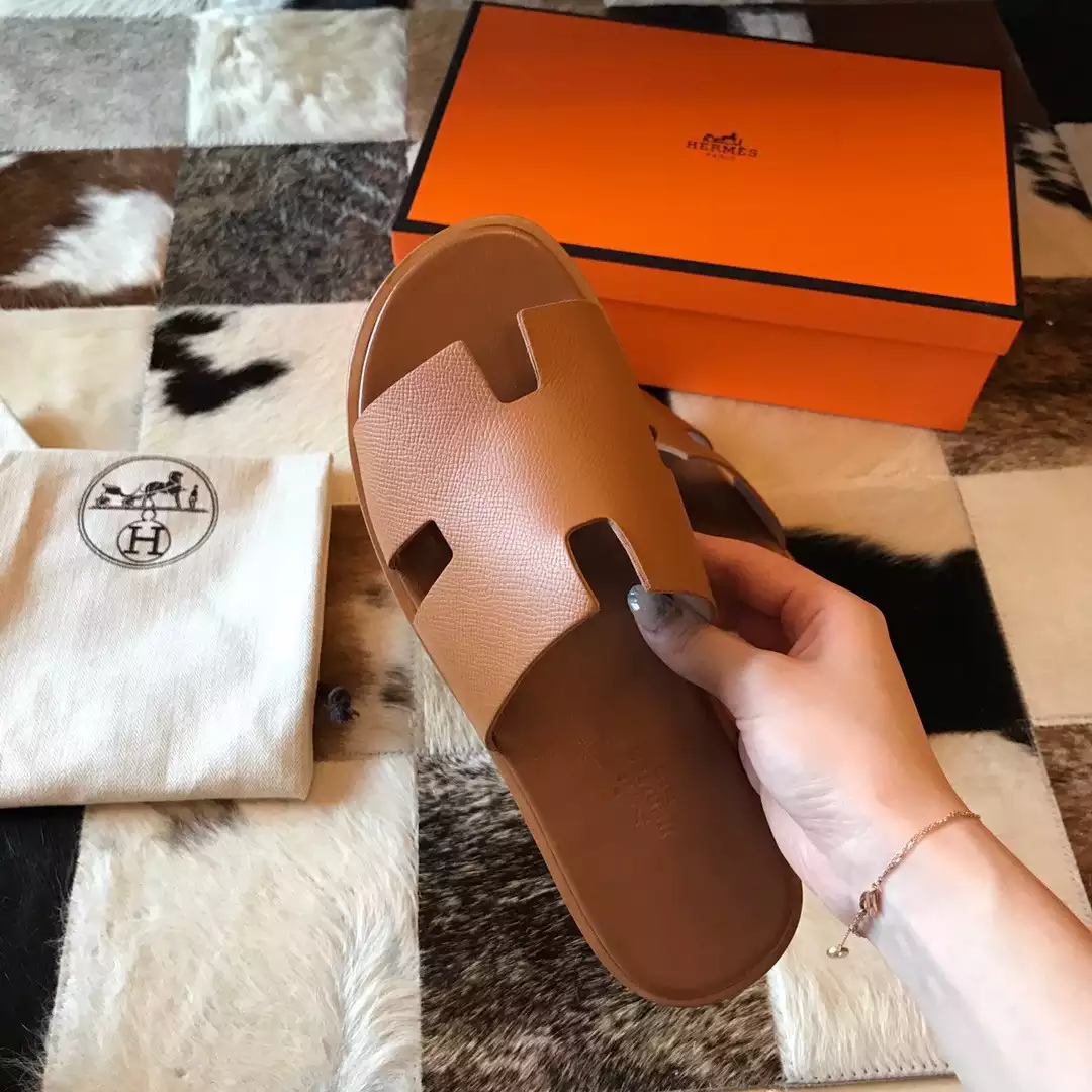 HERMES MEN’S IZMIR SANDALS IN GOLD EPSOM CALFSKIN – HMSD026