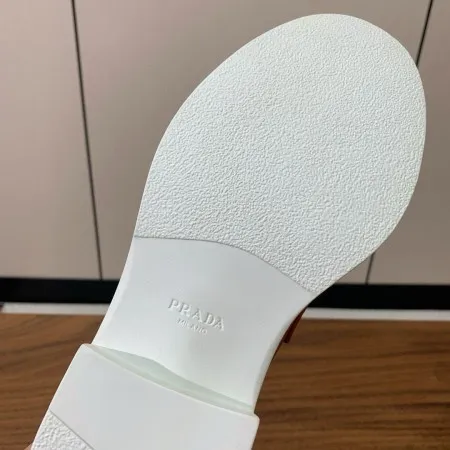 Prada Women’s Loafers in Brown Grained Leather – PRL011