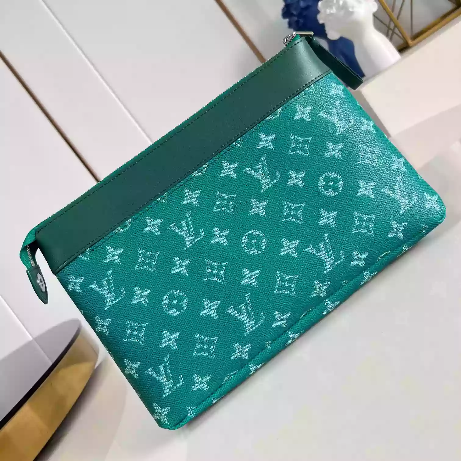POCHETTE VOYAGE SOUPLE GREEN MONOGRAM ECLIPSE M12665 – LW405