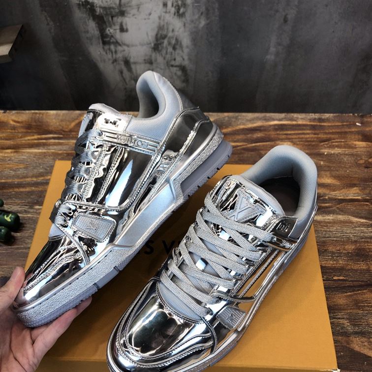 LOUIS VUITTON TRAINER SNEAKERS IN SILVER METALLIC CANVAS – LVS035