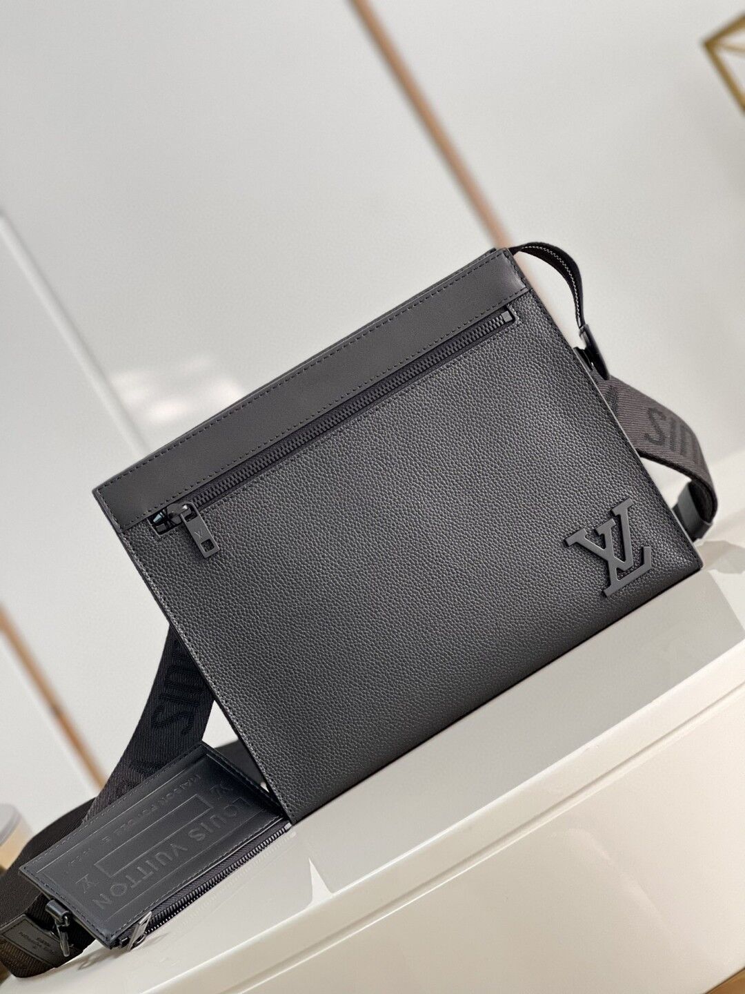 LOUIS VUITTON MESSENGER VOYAGE BLACK AEROGRAM COWHIDE LEATHER – LVB003
