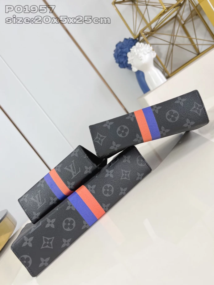 TRIO TOILET POUCH MON MONOGRAM P01957 – LW383