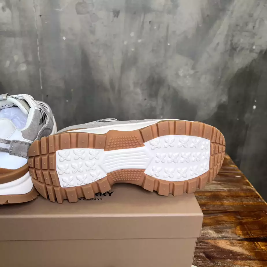 BURBERRY SNEAKERS – BBR107