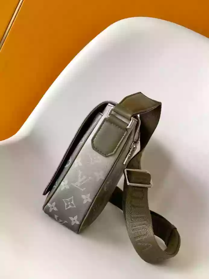 DISTRICT PM MESSENGER BAG KHAKI MONOGRAM GRADIENT CANVAS M11593 – LW284