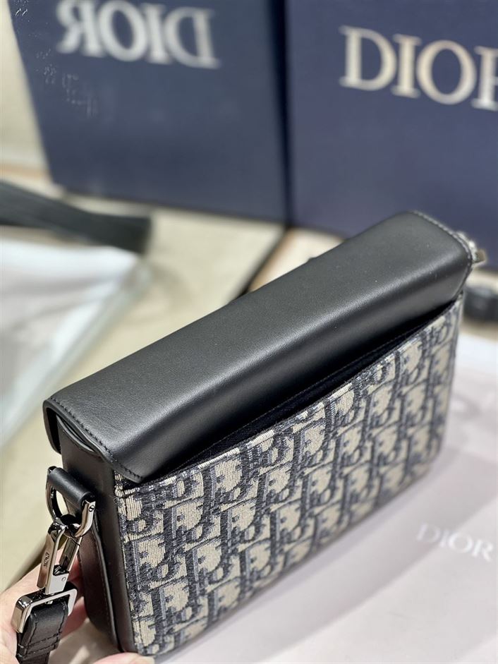 DIOR MESSENGER POUCH OBLIQUE GALAXY – DOB080
