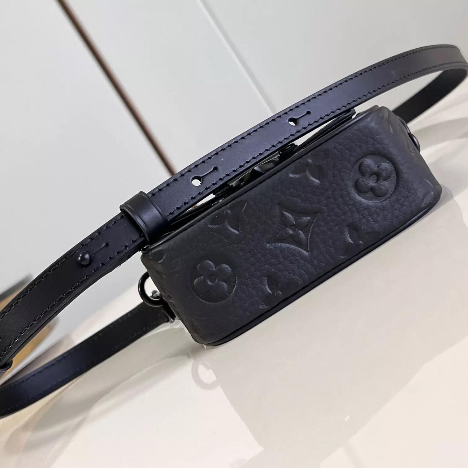 PICO S-LOCK BLACK TAURILLON MONOGRAM M83148 – LW447