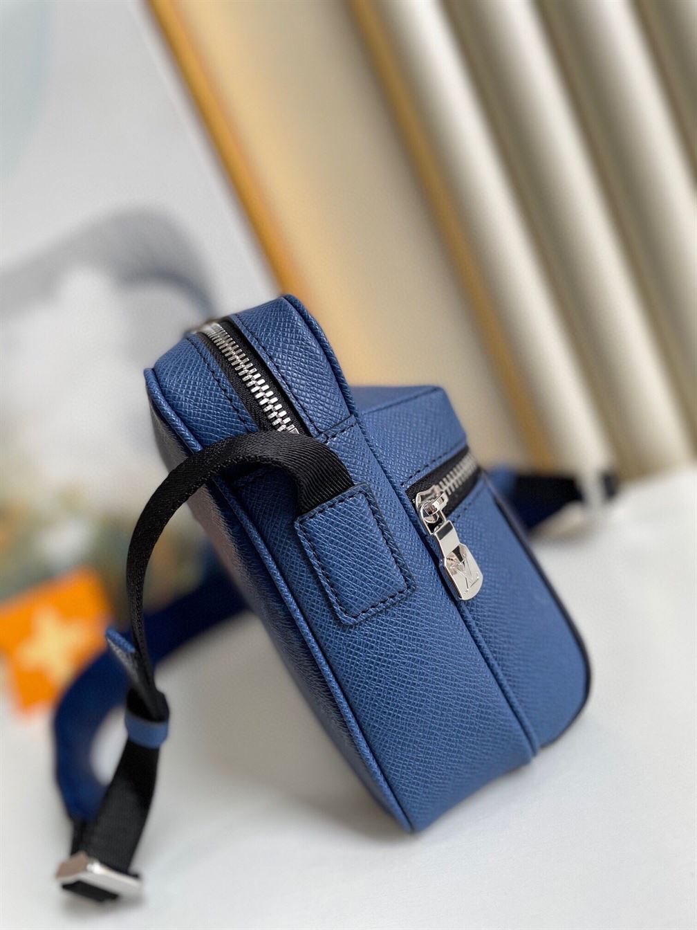 LOUIS VUITTON OUTDOOR MESSENGER – LVB019