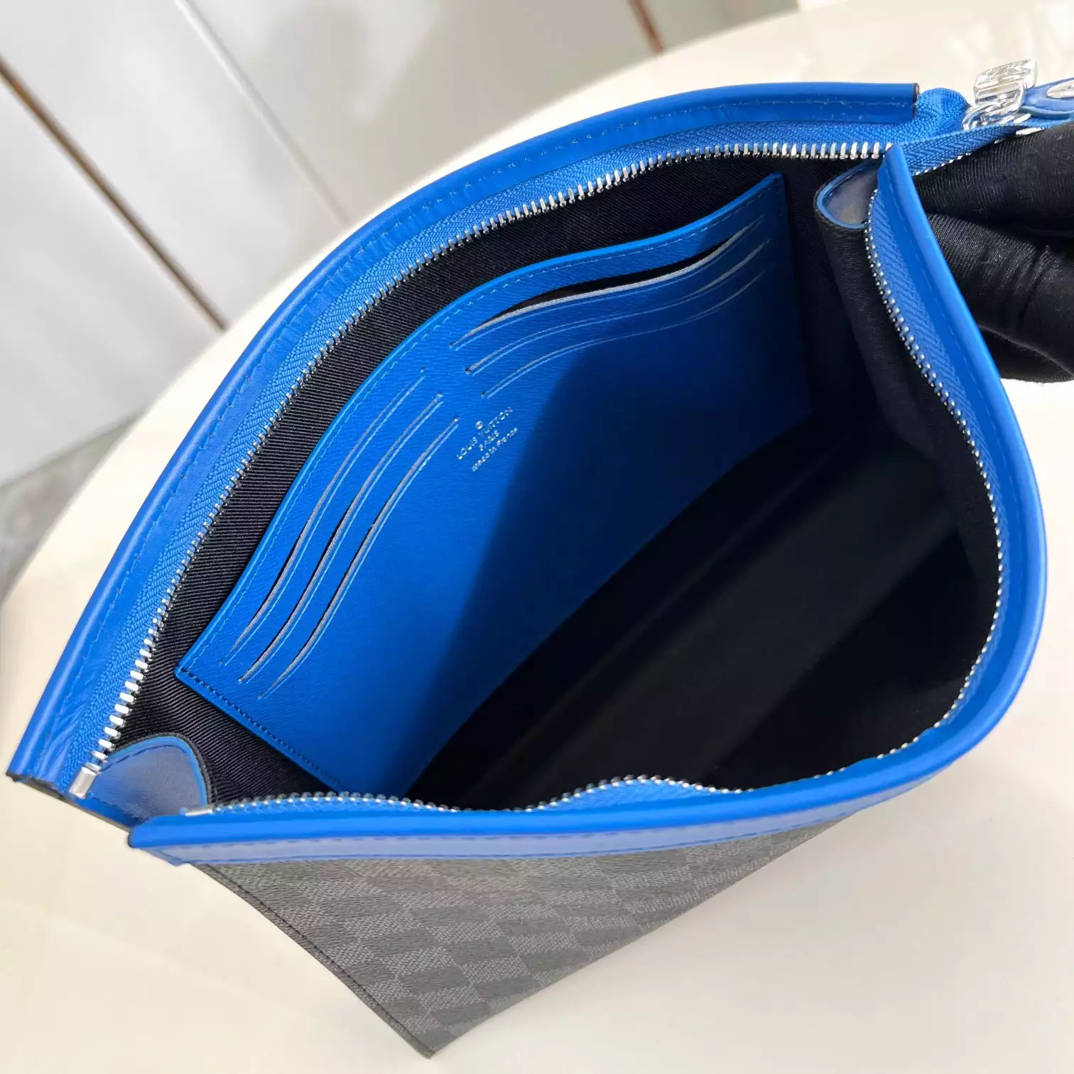 POCHETTE VOYAGE MM INDIGO BLUEDAMIER GRAPHITE CANVAS N00088 – LW407