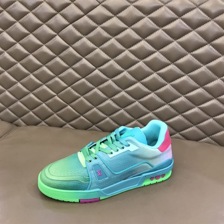 LOUIS VUITTTON TRAINER SNEAKERS IN GREEN GRAINED CALF LEATHER – LVS002