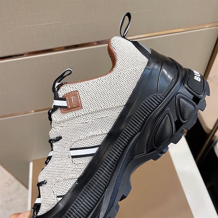 BURBERRY BLACK AND WHITE CANVAS ARTHUR SNEAKERS – BBR021