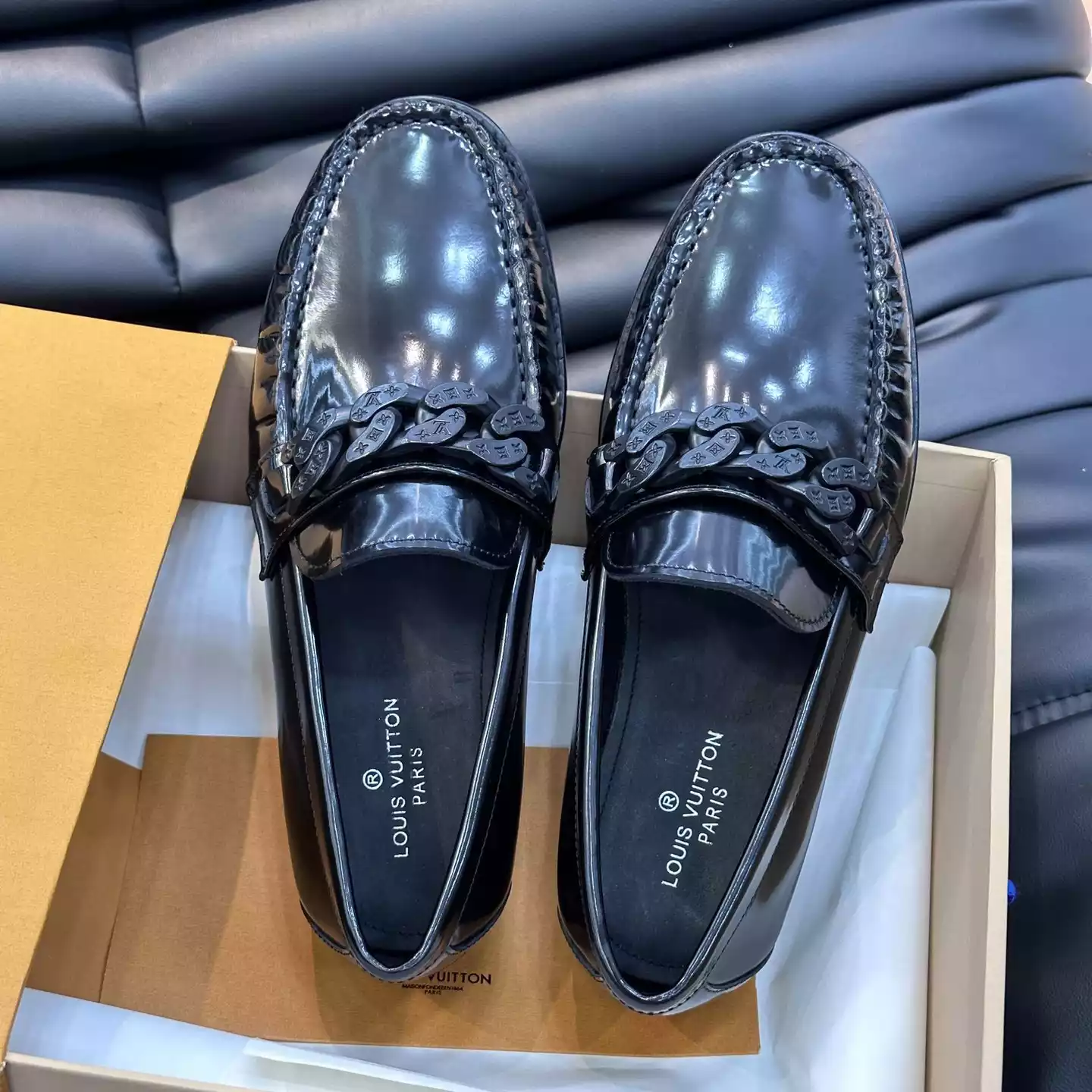 LEATHER LOAFERS IN BLACK – VL065