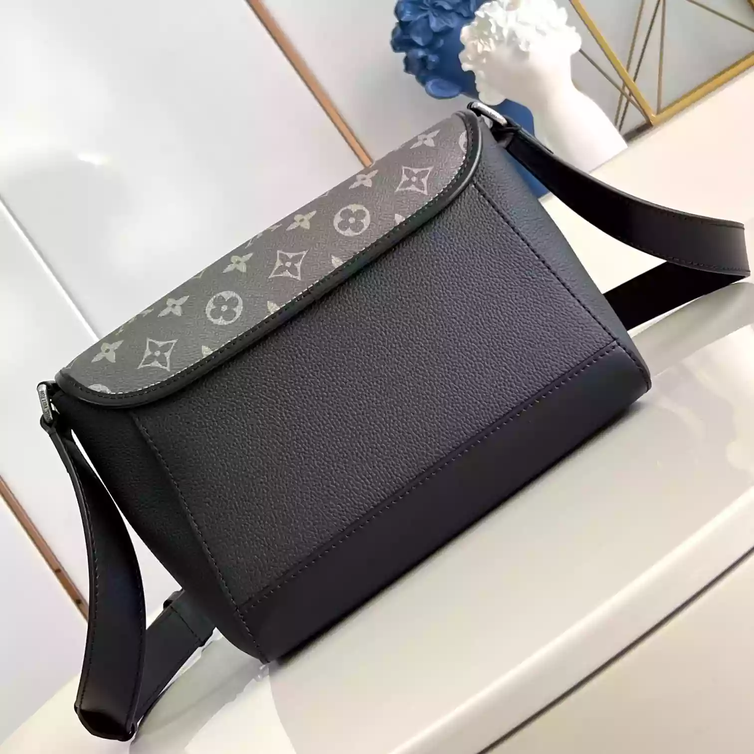 PULSE MESSENGER BAG KHAKI/BLACK COWHIDE LEATHER AND MONOGRAM CANVAS M12625 – LW293