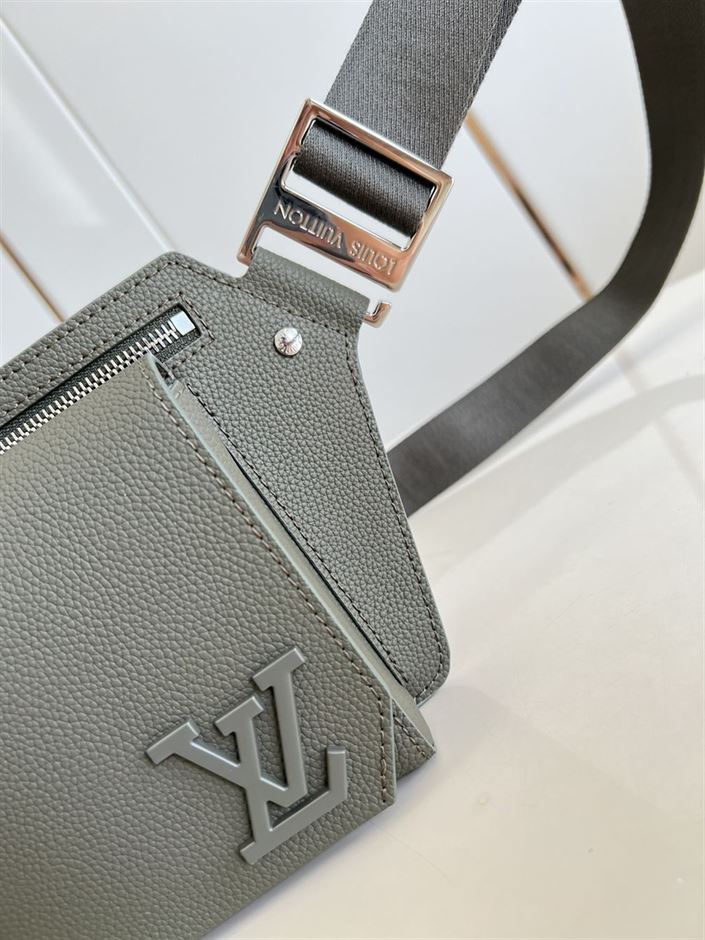 LOUIS VUITTON TAKEOFF SLING AEROGRAM – LVB035