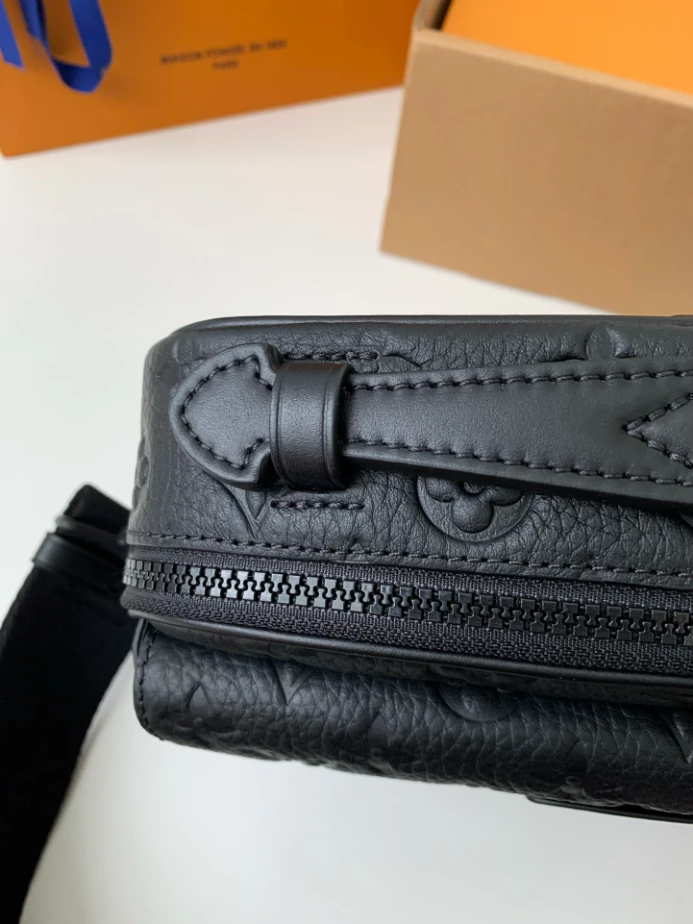 S Lock Messenger Bag Black Monogram-Embossed Taurillon Cowhide Leather M58489 – LW230