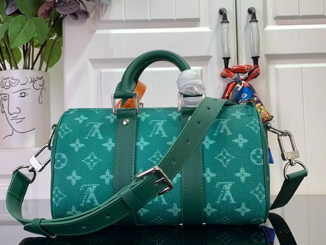 Louis Vuitton Keepall Bandoulière 25 – LW202