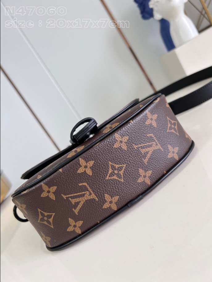 Louis Vuitton Montsouris Messenger PM Noir Bag – LW134