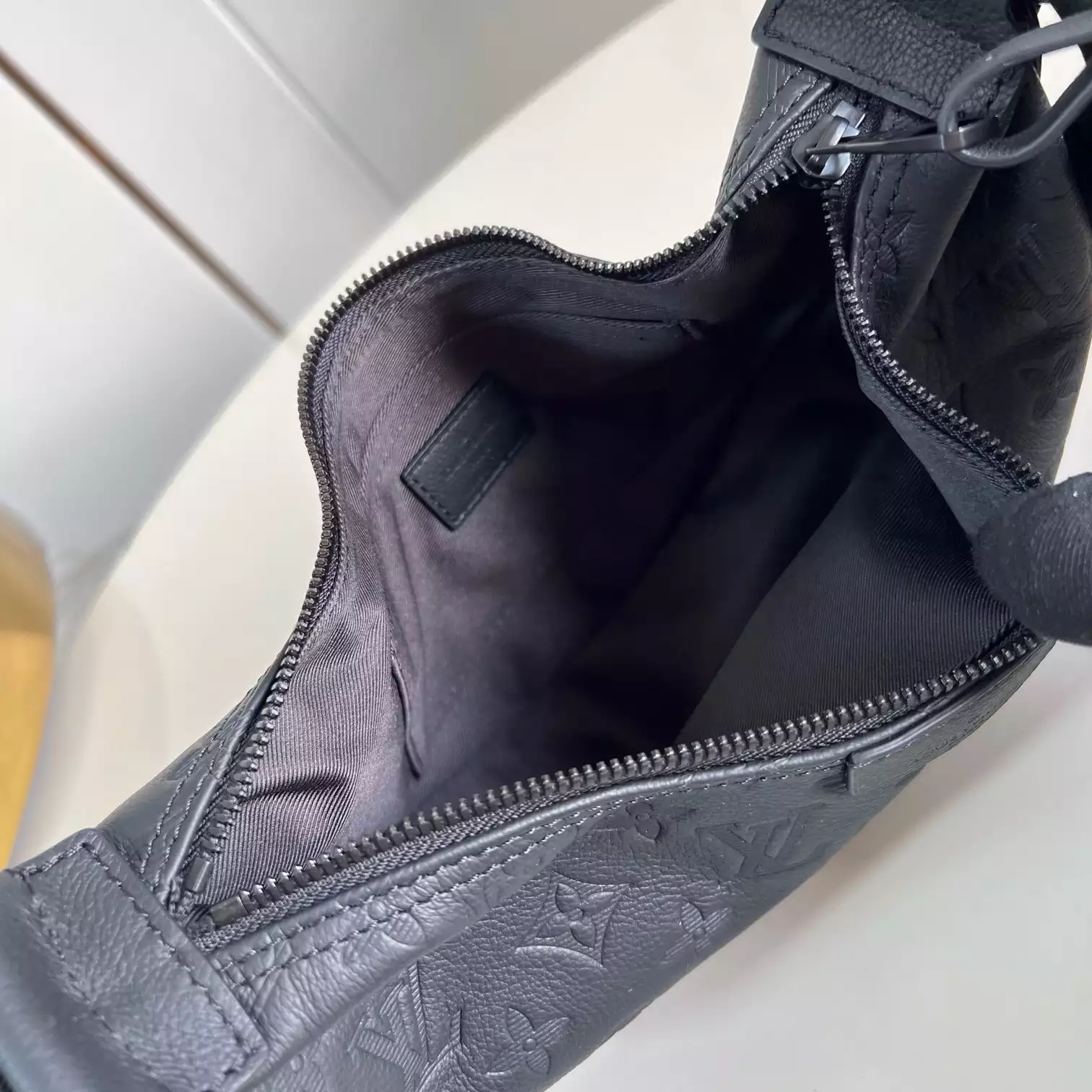 HAMAC BAG PM BLACK MONOGRAM SHADOW M12510 – LW419