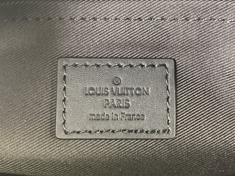 LOUIS VUITTON S LOCK MESSENGER MONOGRAM MACASSAR – LVB056