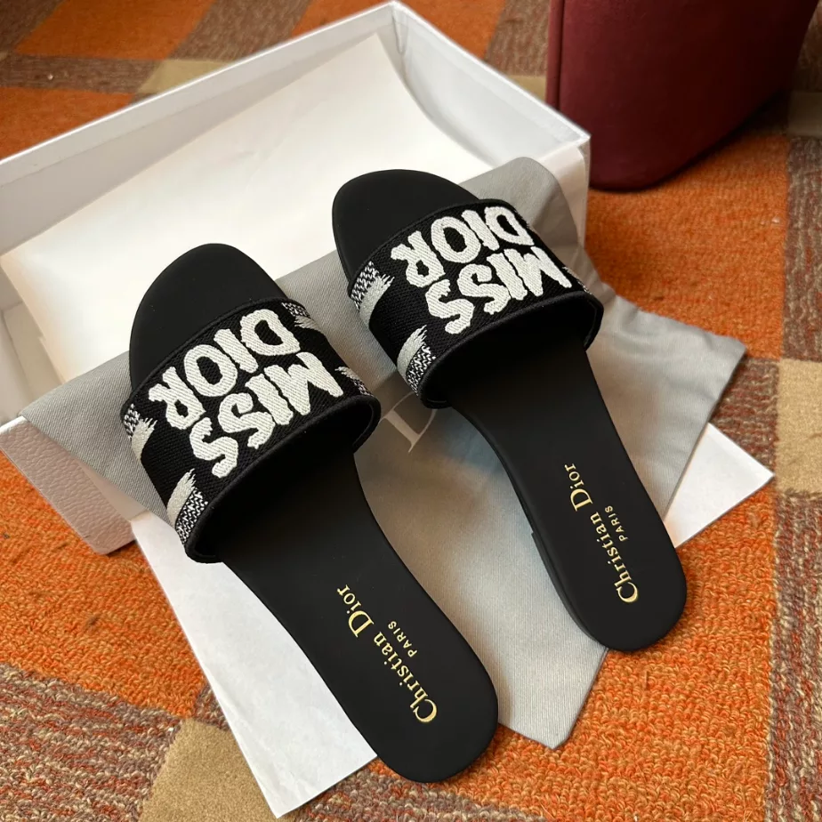 DIOR DWAY SLIDE – DS033