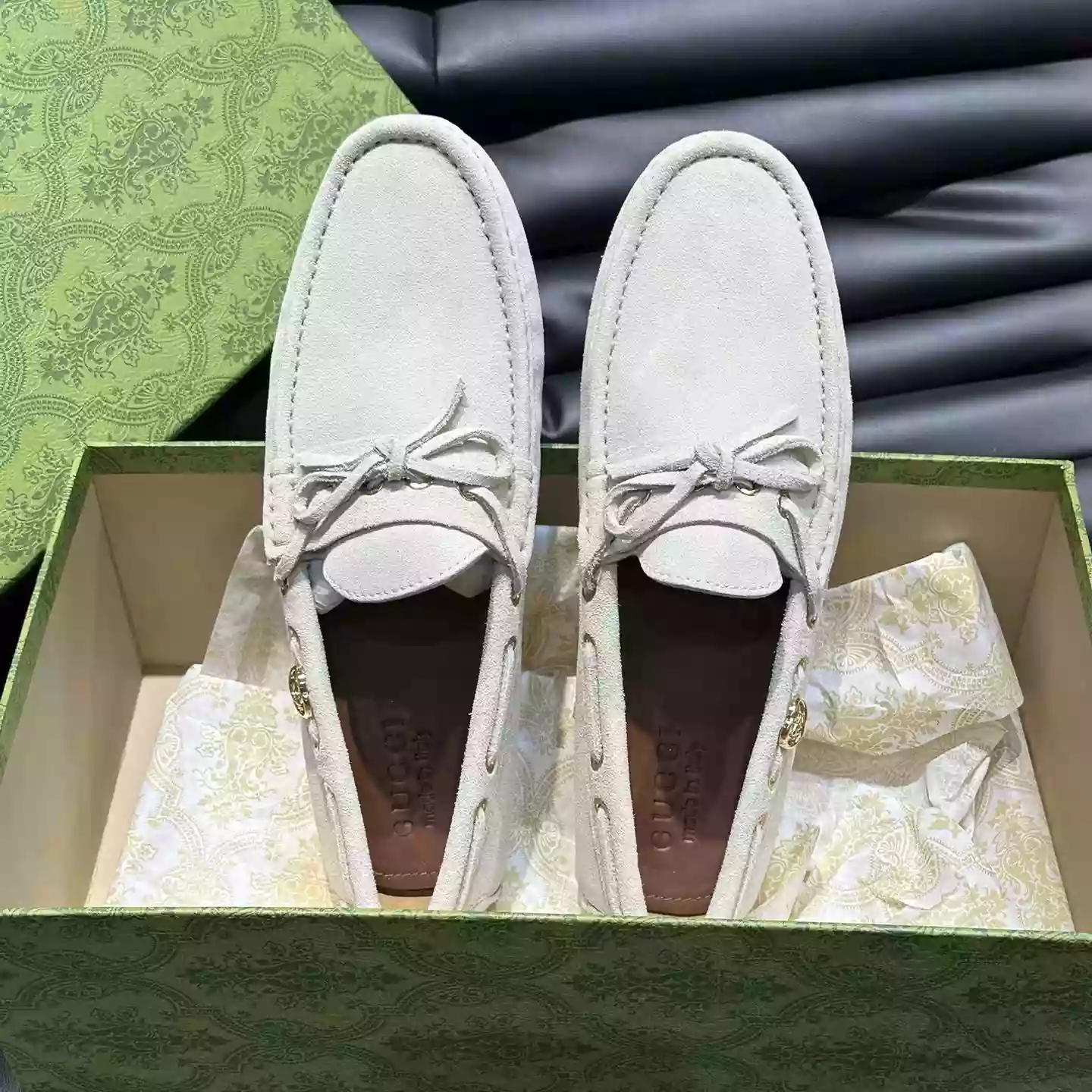 MEN’S DRIVER WITH INTERLOCKING G IN WHITE – GL101