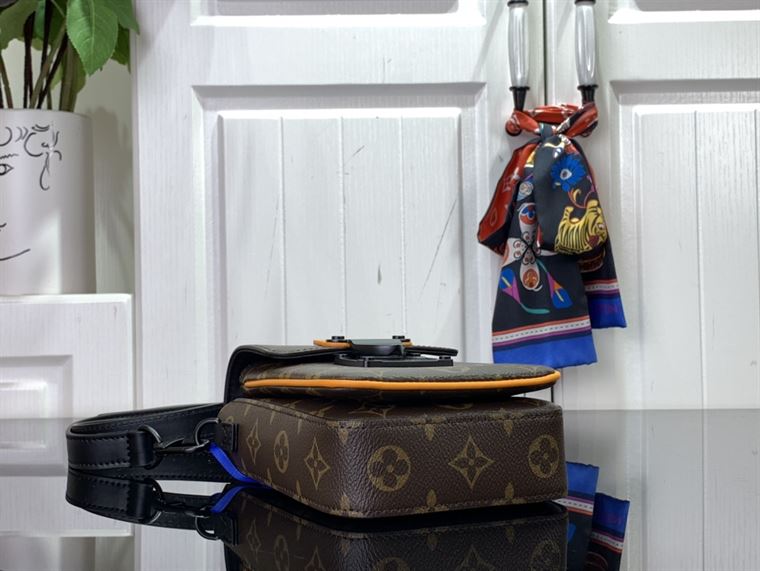 LOUIS VUITTON S LOCK VERTICAL WEARABLE WALLET – LVB057