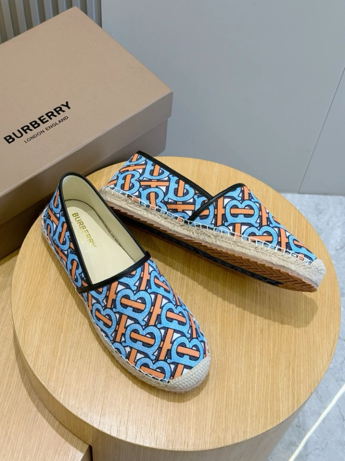 BURBERRY CANVAS STRAW BUCKET – BBR044