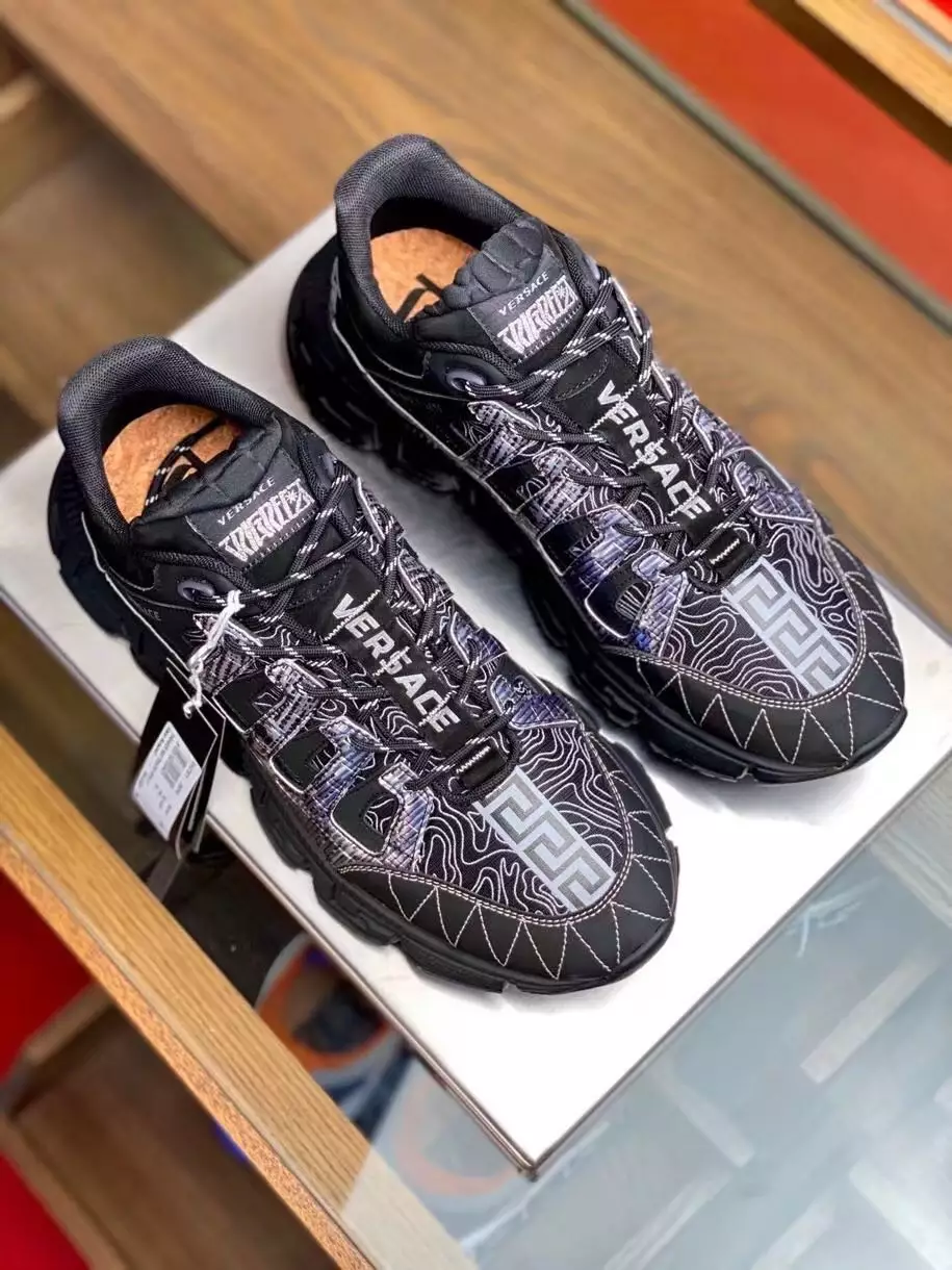 VERSACE WOMEN’S BLACK TRIGRECA SNEAKERS – VSS021