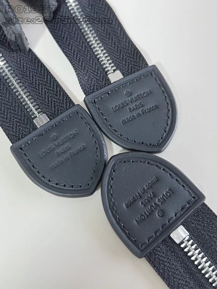 TRIO TOILET POUCH MON MONOGRAM P01957 – LW383