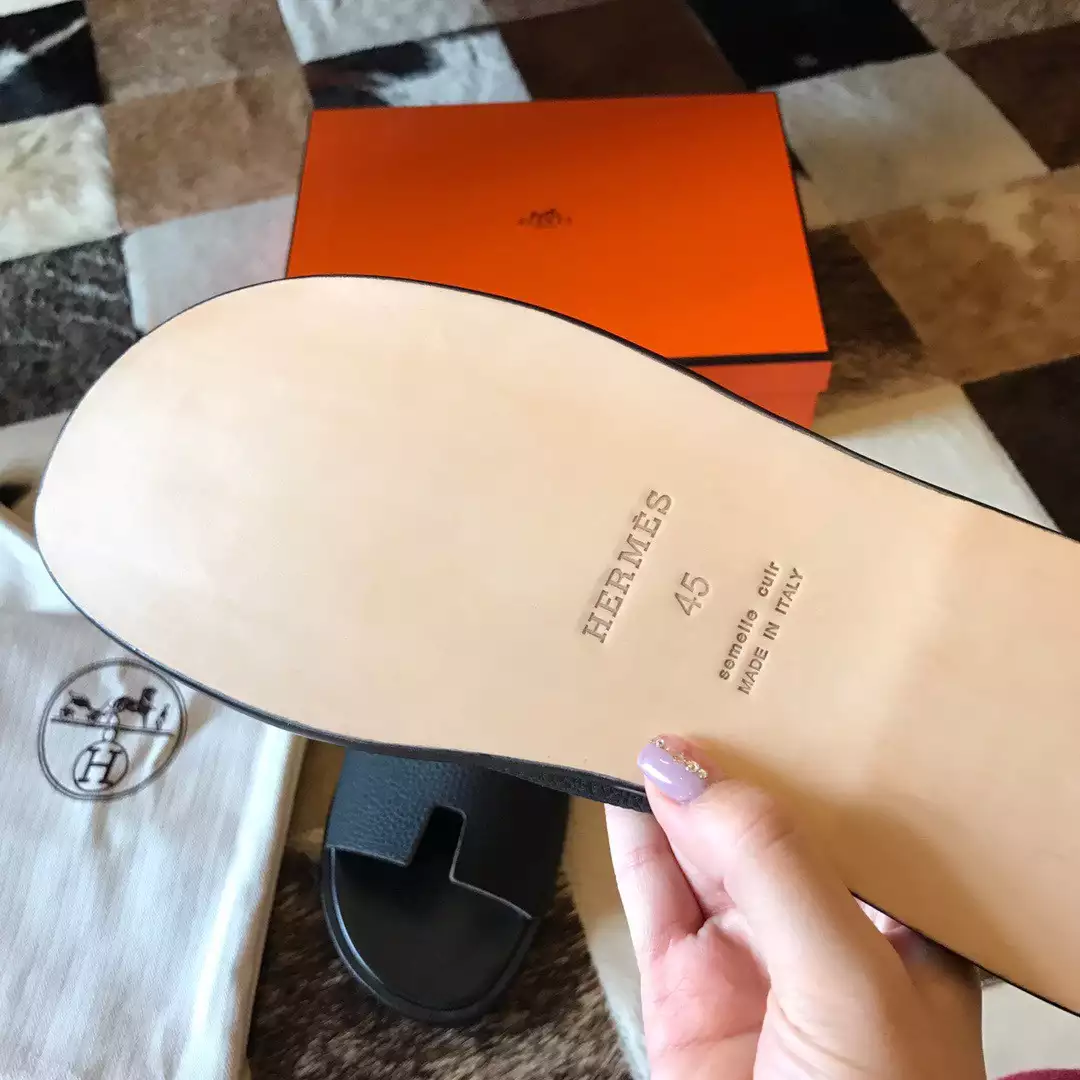 HERMES MEN’S IZMIR SANDALS IN BLACK CLEMENCE LEATHER – HMSD022