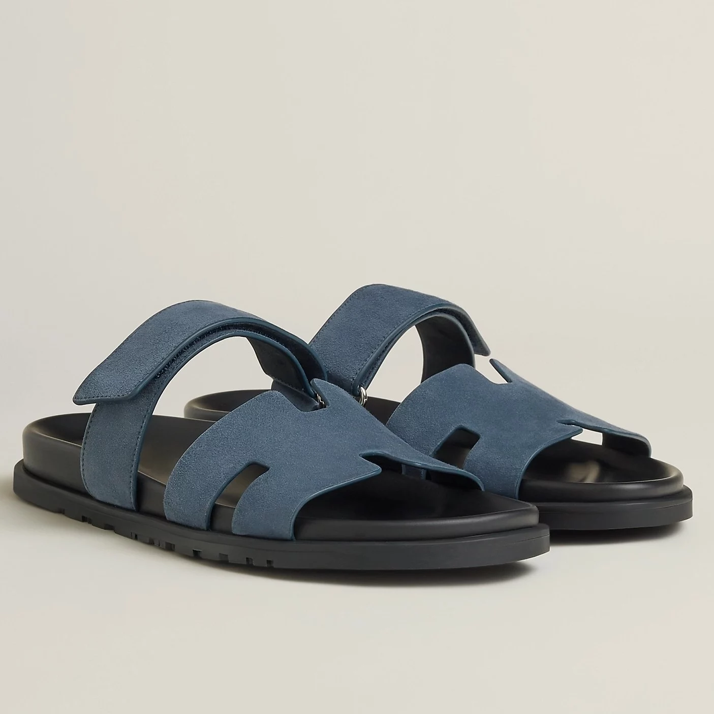 HERMES MEN’S CHYPRE SANDALS IN BLUE SUEDE CALFSKIN – HMSD010