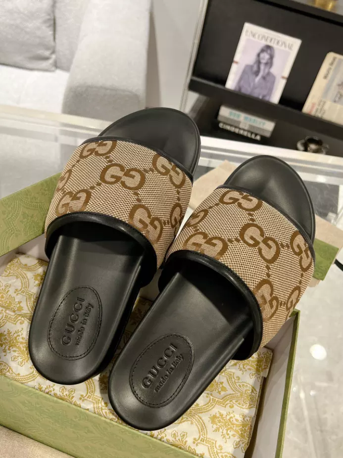 GUCCI MEN’S SLIDE SANDAL – GSL060