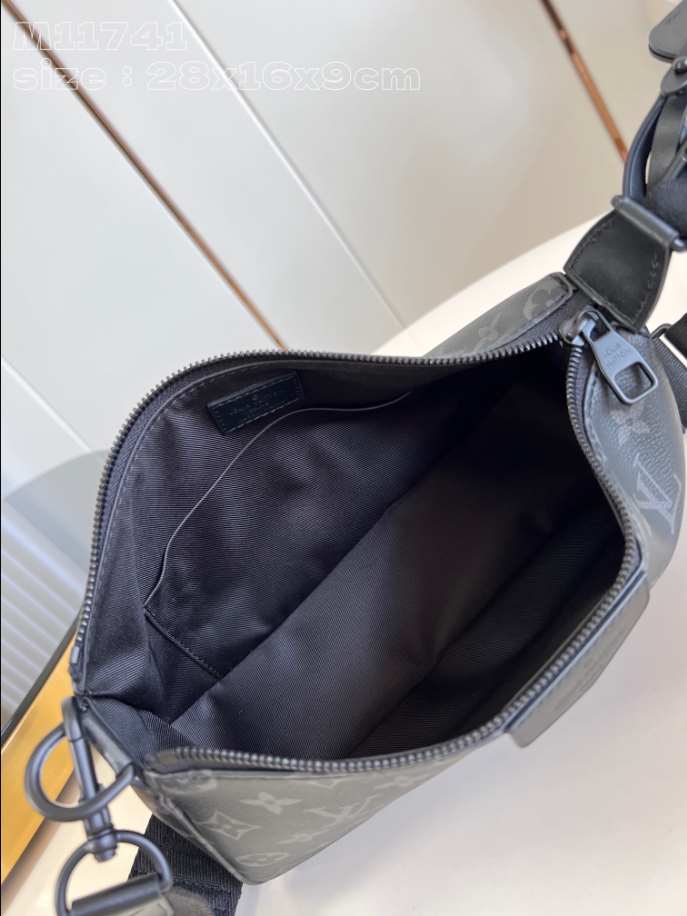 Louis Vuitton Montsouris Wearable Black Wallet  – LW135