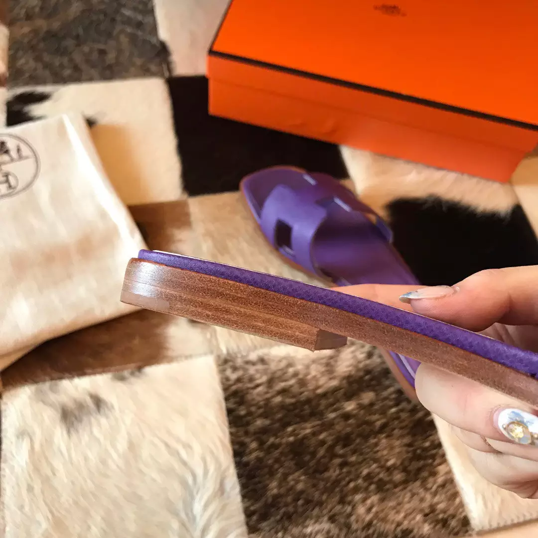 HERMES ORAN SLIDE SANDALS IN CROCUS EPSOM CALFSKIN – HMSD072