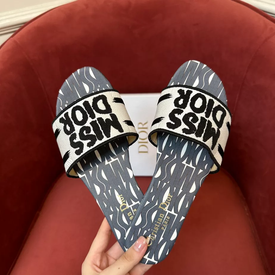 DIOR DWAY SLIDE – DS034