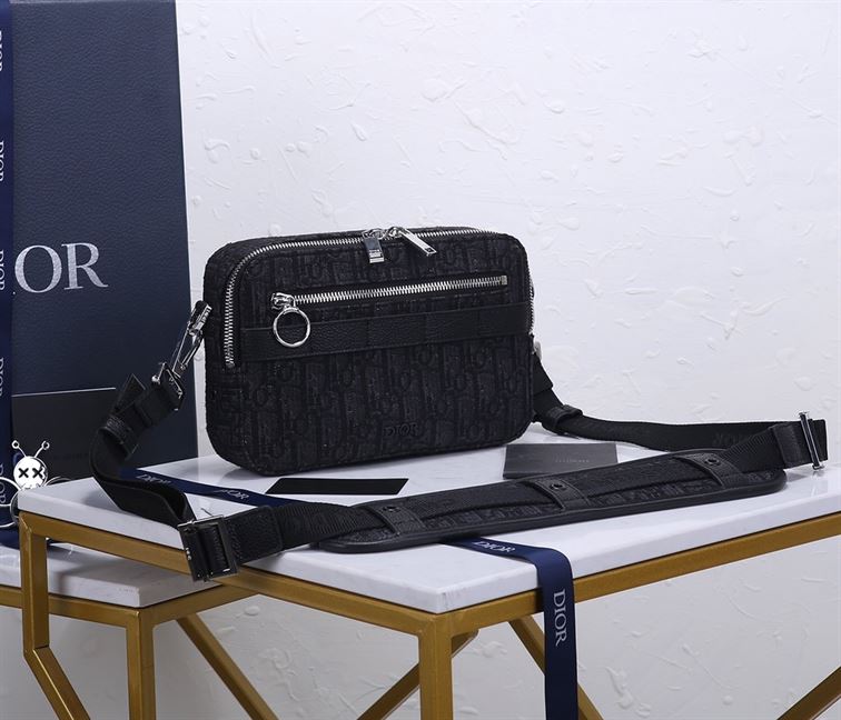 DIOR OBLIQUE SAFARI MESSENGER – DIO038