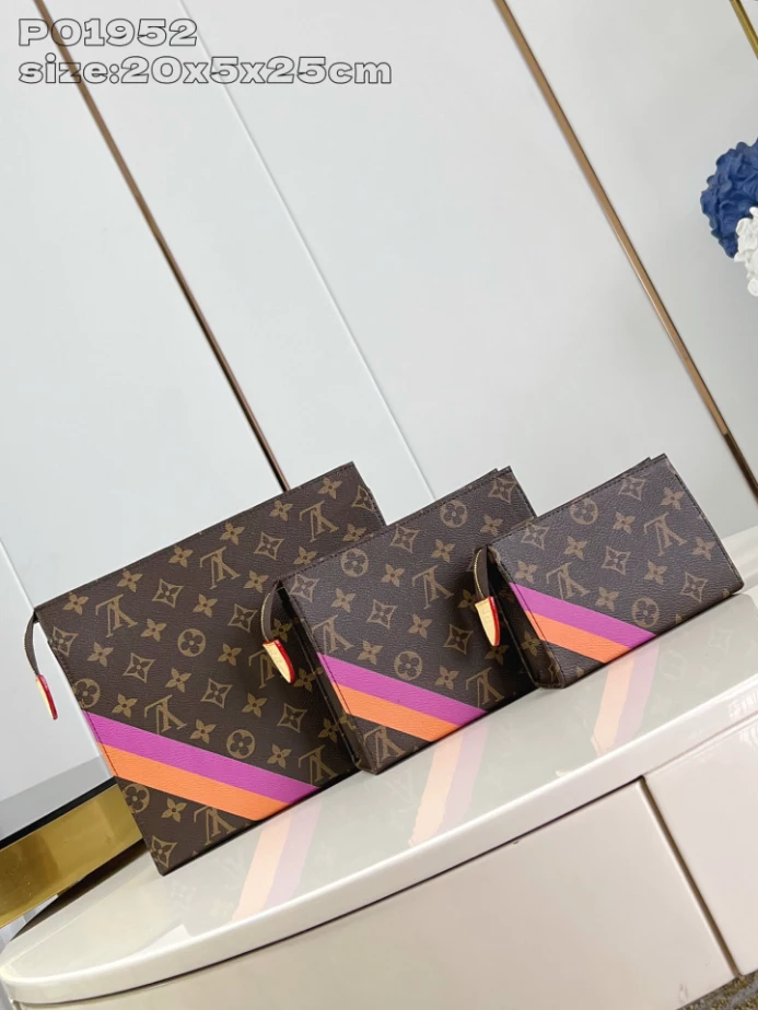 TRIO TOILET POUCH MON MONOGRAM P01952 – LW384