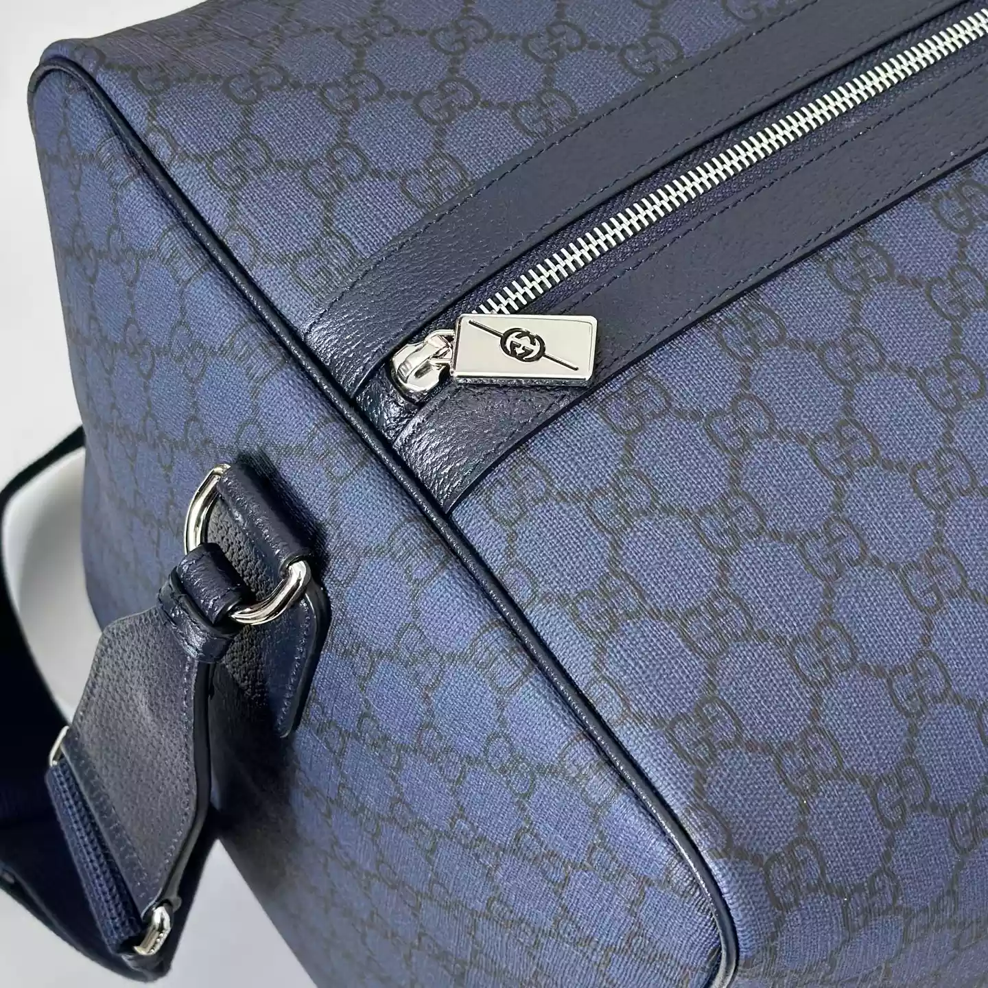 Medium duffle bag with Web in dark blue – BG068